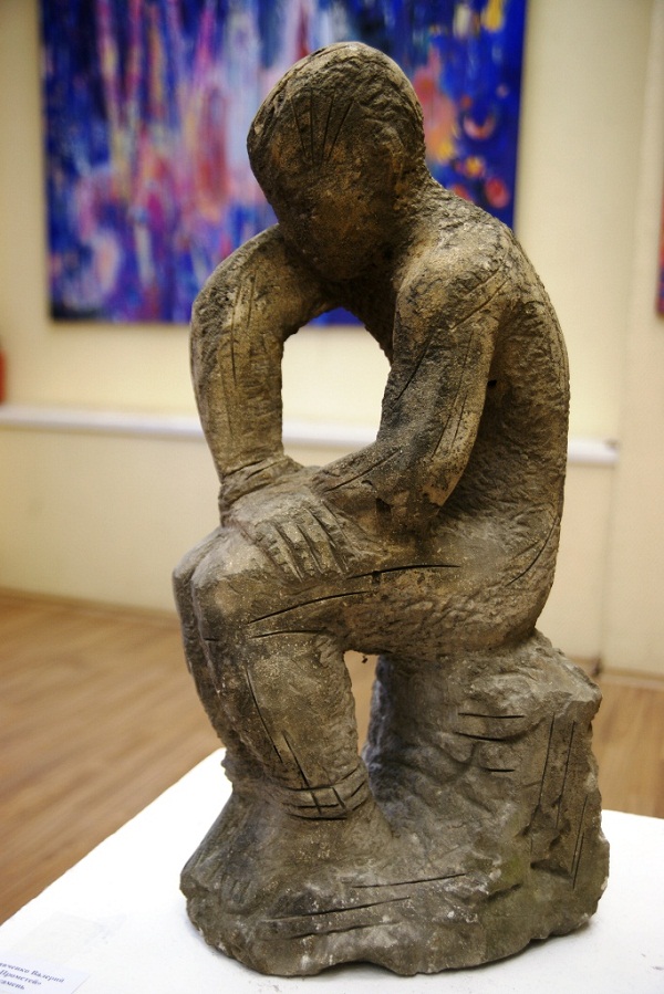  Скульптор Валерий Кравченко,  Композиция "Прометей", камень