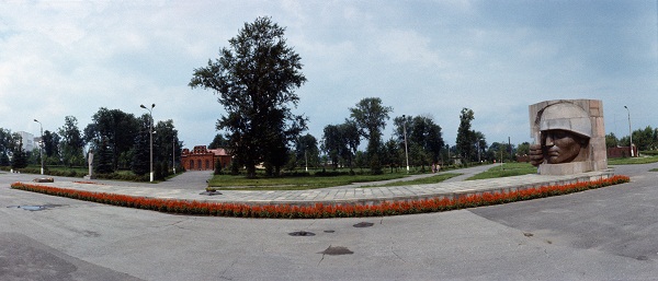 Дмитрий Борисович Рябичев.  Мемориал в Коломне,  гранит, 1971 г. панорама