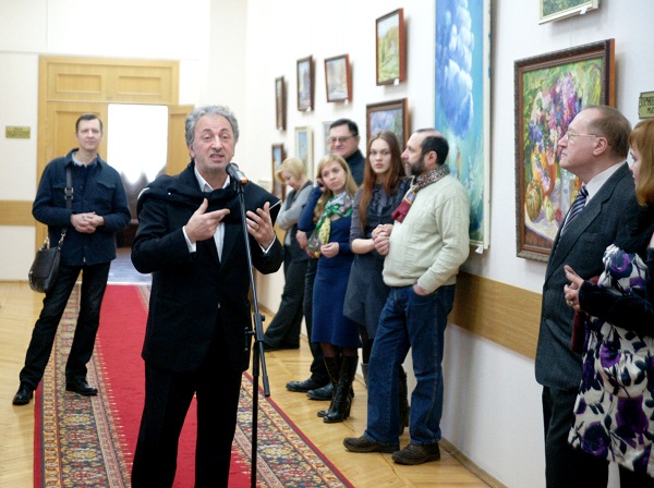 Выступление Зураба Пачулии  на выставке  "Весенние аккорды"