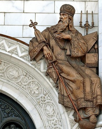 Горельеф на фасаде Храма Христа Спасителя