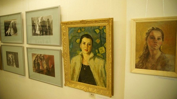 Даниэла Рябичева. Автопортрет рядом с портретом Бабушки Валентины Ивановны Боруновой