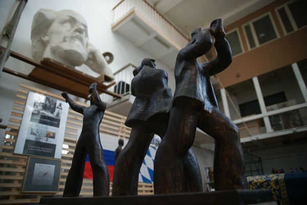 Композиция скульптора Александра Вагнера. отлита в Мастерской  Александра Рябичева