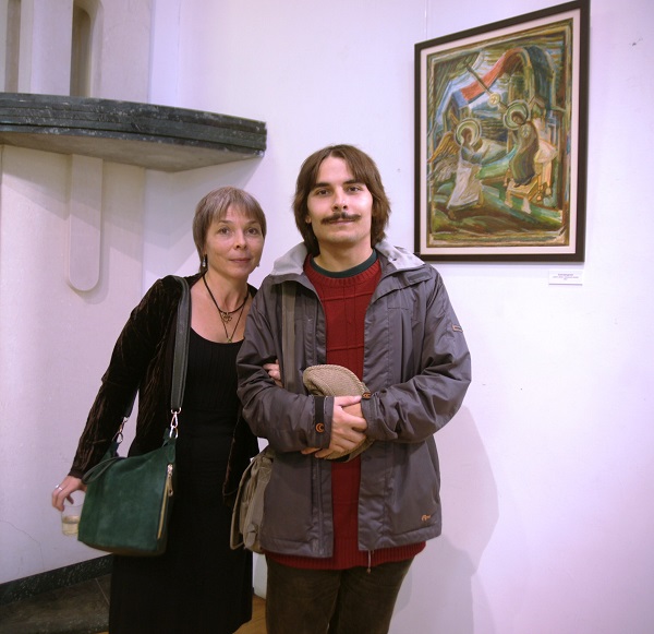 Художник   Анна Замула с сыном  на выставке Юрия Петкевича в Театре Школа драматического искусства