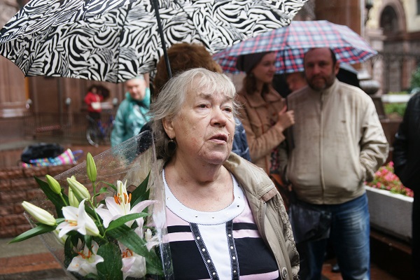 Валентина Александровна Кибальникова,  интервью журналистам,  открытие доски памяти Александра Кибальникова 5 сентября, 2013 г.