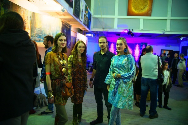 Слева направо: участники  София Загряжская,  куратор Александра Пашкина (Апельсинова),  Станислав Воронков и  Даниэла Рябичева