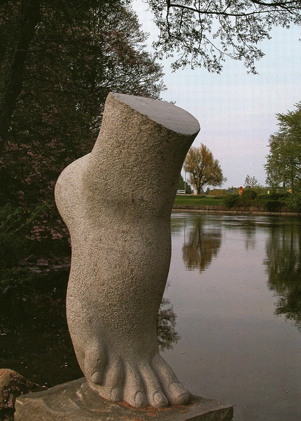 Скульптор  Виктор Корнеев "Прикосновение"  2008 г.