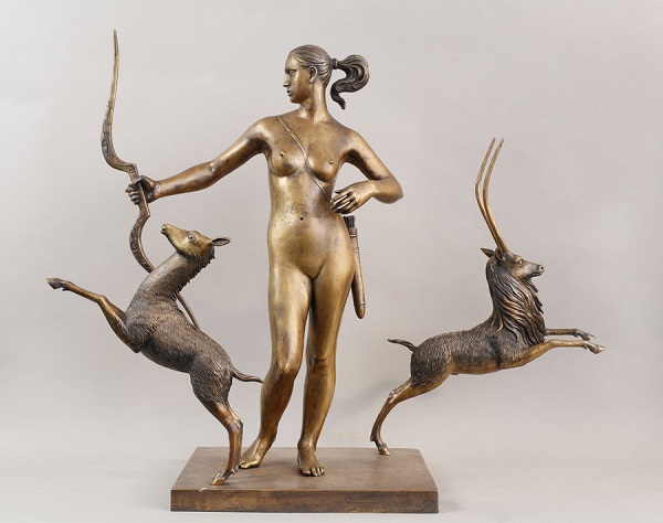 Выставка учеников Владимира Цигаля  Скульптор  О.Марьяновская "Диана с оленями"  бронза 2003 г.  