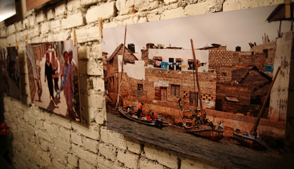 На выставке  Марины Проняковой  “Faces and Places. My impressions of Kenya”  в Клубе-галерее "ТИР"