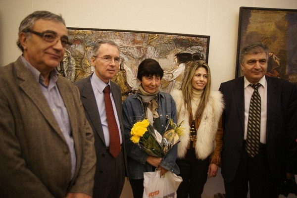 Художник  Альбина Акритас  с греческими друзьями  на своей персональной выставке в залах  Российской Академии художеств. февраль, 2011 г. 