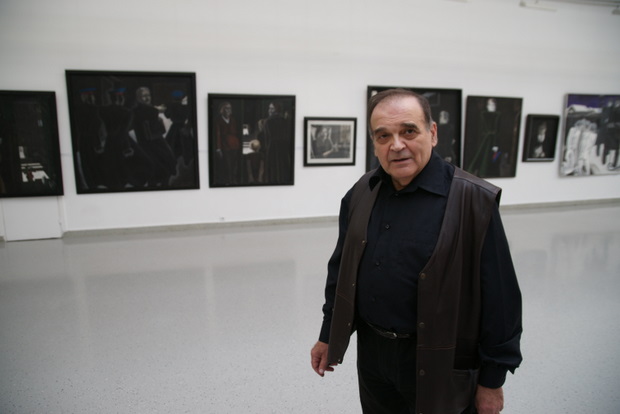 Художник Леонид  Козлов на выставке работ Игоря Обросова в Новом Манеже, 2010 г.