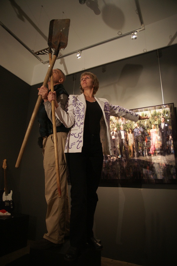 Валера и Наташа  Черкашины Выставка "Монументы" Галерея  "Культпроект" 2010 г.