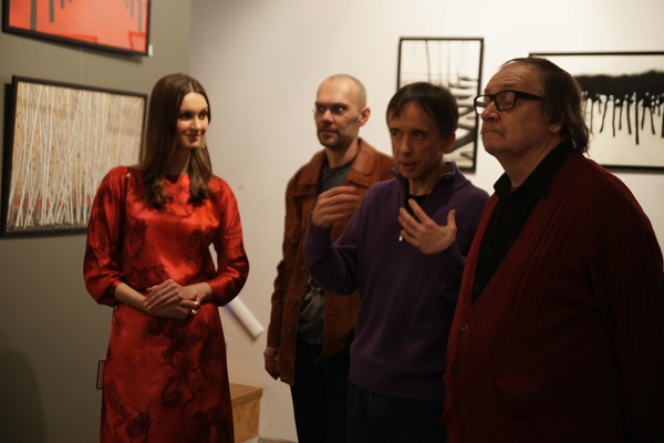 Александр Богатырев руководитель галереи  BRUSOV ART SPACE  открывает выставку  Константина Малютина