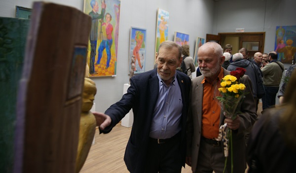 Владимир Буйначев (справа) на своей персональной  Выставке  в МОСХ на БЕГОВОЙ, 7 26 февраля 2015 г.   