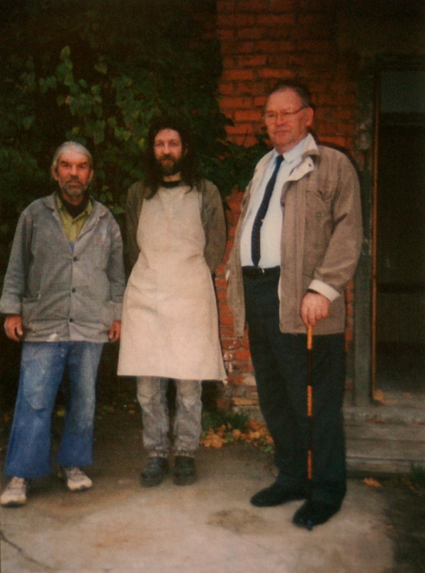  На фото:  реставраторы Игорь Кириллов, Александр Володин   Владимир Глазков, реставратор, ведущий специалист  