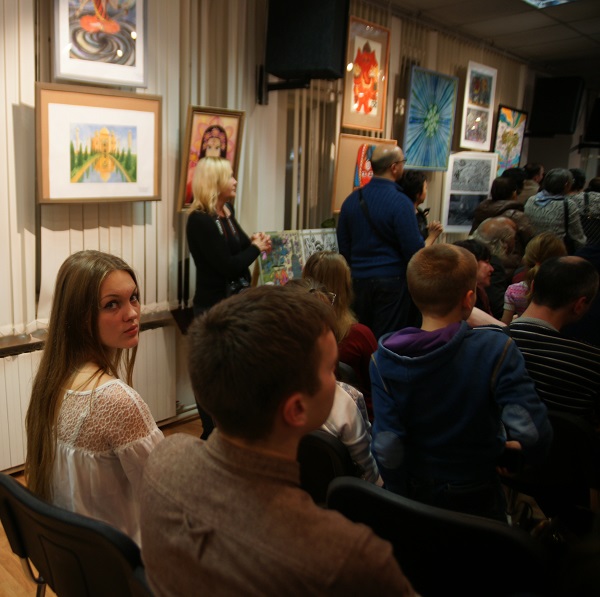 Даниэла Рябичева также получила благодарность  за помощь в организации выставки. 