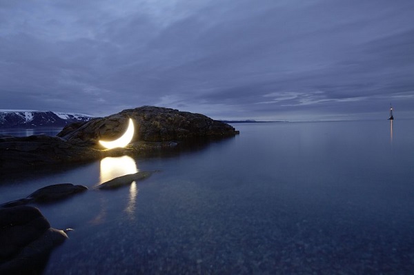 Леонид Тишков "Частная луна в Арктике" 2011 г.  фотография собственность автора