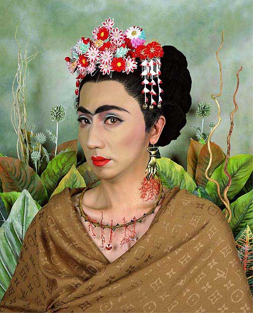 Фото: Yasumasa Morimura An Inner Dialogue with Frida Kahlo (Hand Shaped Earring) 2001 г. 