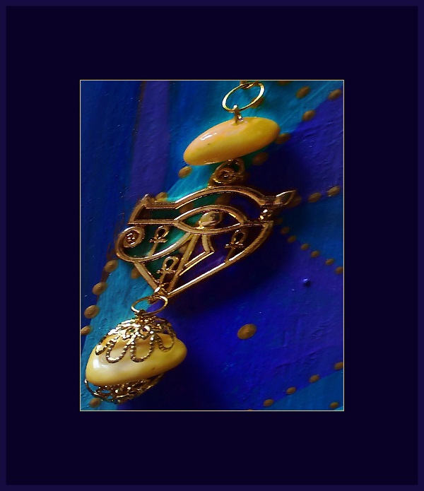 Здесь использованы декоративные элементы люксовой фурнитуры и натуральный янтарь Серьги "Египетское Возрождение" Коллекция Софии Загряжской