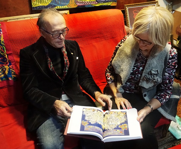Художник Мухадин Кишев и его супруга Жаклин Диана Мосс в своей мастерской  накануне презентации книги