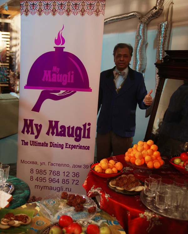 Кафе-ресторан "Маугли"  предоставил угощение на открытие выставки, главным блюдом которого стал чай масала со специями 