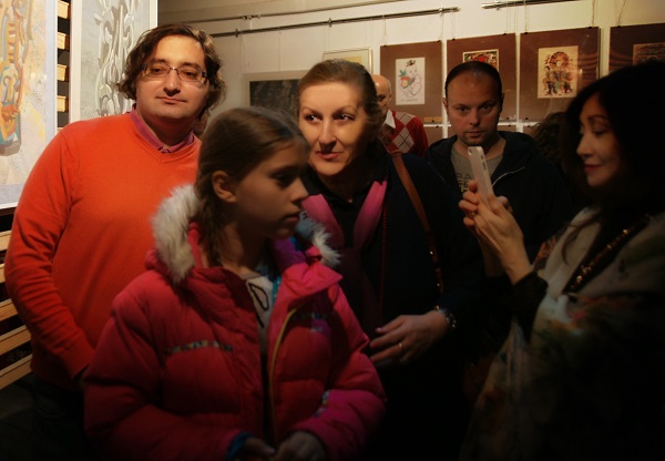 Римма Юсупова с сыном Андреем (слева)  и с друзьями 