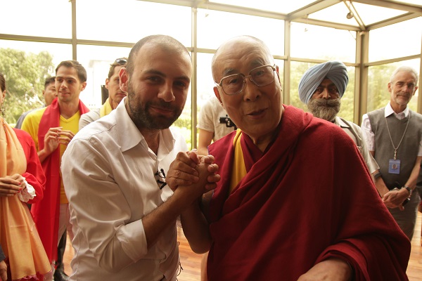 Далай Лама  и организатор Synergy Global Forum ректор Школы Бизнеса "Синергия"  Григорий Аветов
