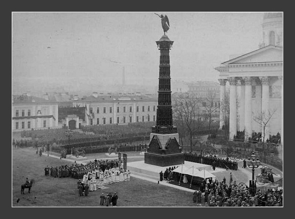 Открытие Колонны Славы в 1886 году архивное фото 