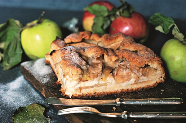 Яблочный пирог с кремовой заливкой. Рецепт и фото Марины Проняковой  Книга "Просто о вкусном, или как получать удовольствие на кухне" 