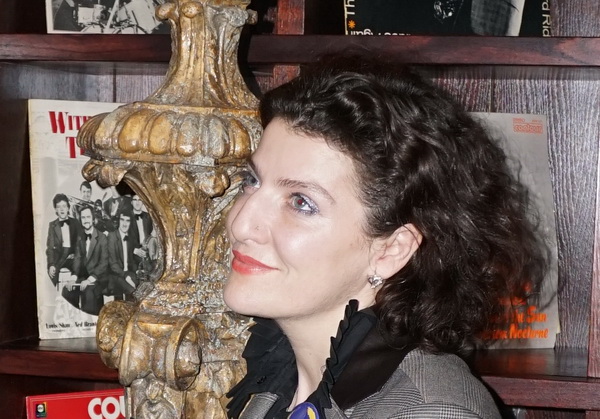 Мари Азнавур в свое время создала немало мероприятий, в том числе и музыкальных на разных площадках в Москве. В Европе сейчас чувствуется новая волна интереса к авангардному джазу, -- заметила Мари, и обстановка в этот вечер программы  TRANE ZEN ART напомнила ей о недавних путешествиях в Лондон. 
