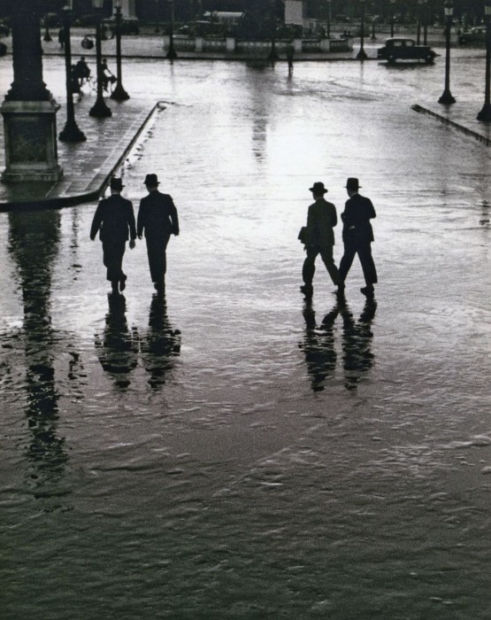 Андре Кертес "Сильный ливень в центре Парижа. Разлив Сены"  Парвиж, Франция 1928 г.