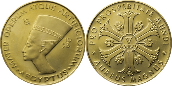 Золотая монета, выпущенная в 1958 году, ставшая прообразом известной модели  украшений Мириам Хаскелл