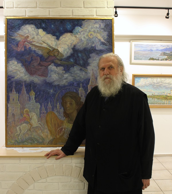 Отец Александр  на фоне своей картины "Ангелы трубят" 