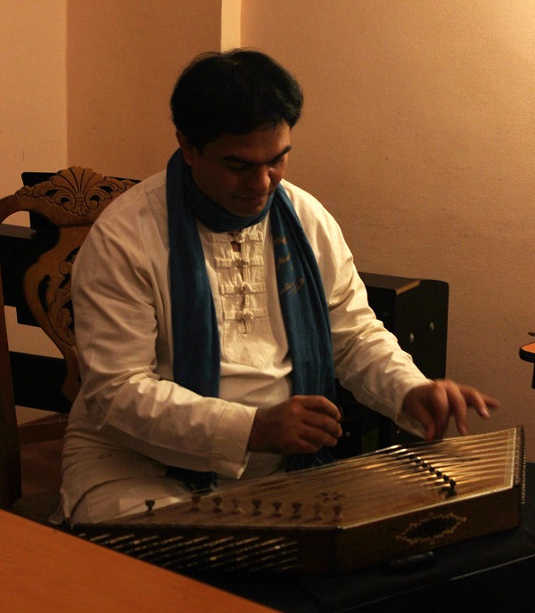  Хамид Реза Дадоо  музыкант  (нэй, вокал, тонбак, даф) Руководитель ансамбля "Мехрабанан" 