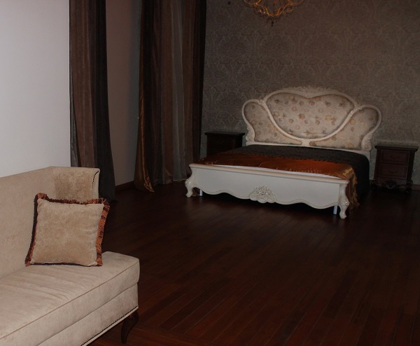 Комната для гостей  на втором этаже  дома  Yamontovo Villa