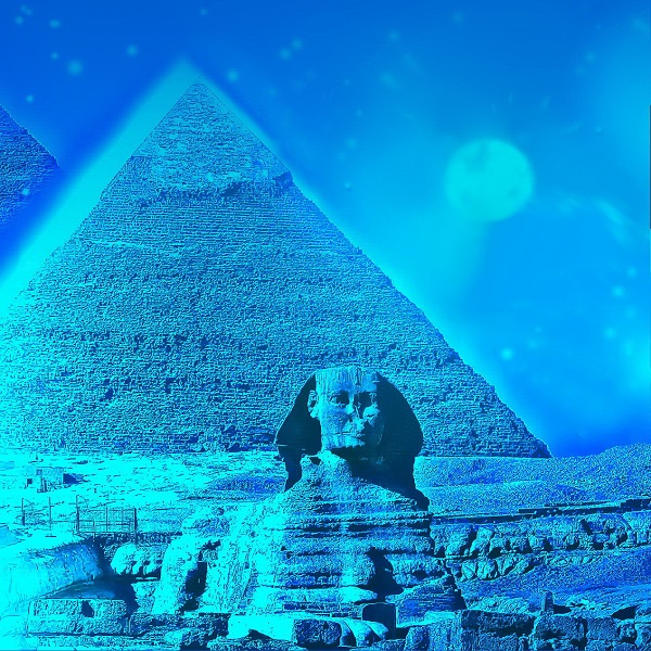 В Египте археологи решили доказать, что знаменитый Большой сфинкс в Гизе был построен не случайным образом, а в строгой ориентации с траекторией движения Солнца. Команда исследователей сделала снимки в дни весеннего равноденствия, доказывающие, что в дни весеннего и осеннего равноденствия Солнце садится непосредственно над правым плечом сфинкса, помещаясь в своего рода выемку правильной геометрической формы. Также можно наблюдать как 21-22 июня Солнце по прямой линии садится строго между пирамидами Хеопса и Хефрена. Речь идет о явлении, известном как солнцестояние