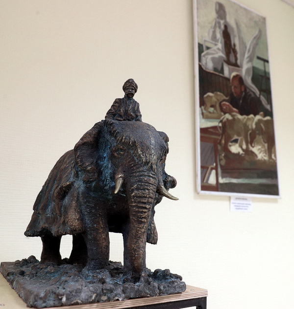 Скульптура Александра Рябичева живопись Даниэлы Рябичевой на выставке  "Индия, любовь моя!"