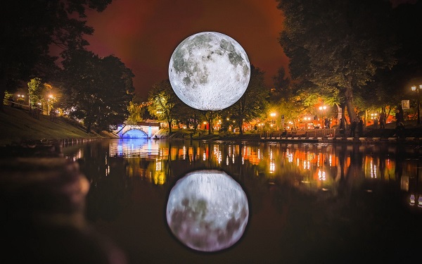 Музей Луны  проект британского художника Люка Джеррама  (Luke Jerram) фото: Robert Sils