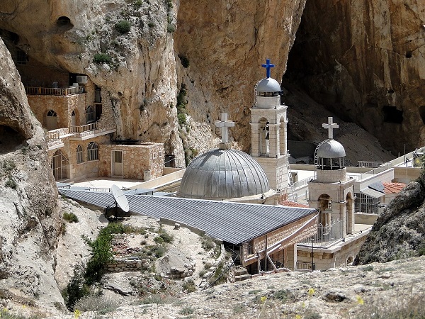 Вид на монастырь Святой Феклы  (Мар Такла)  Маалула, Сирия