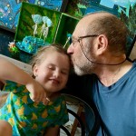 Олимпия, дочка Даниэлы и Даниила с дедушкой Александром