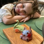 Олимпия со своими керамическими работами