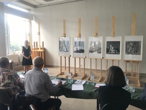 Еще большие аплодисменты вызвало дополнение Даниэлы "сегодня 1 сентября день рождения дедушки
